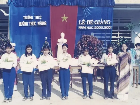 Cô giáo già thầm lặng