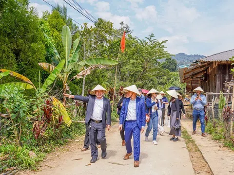 Hỗ trợ người dân vùng miền núi tiêu thụ nông sản, hướng tới mục tiêu phát triển du lịch bền vững