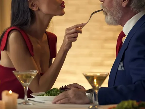 Vì sao Gen Z thường "say yes" với các anh lớn tuổi?
