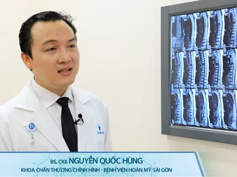 Chịu đựng gù lưng, khó đi lại 5 năm chỉ vì sợ mổ cột sống