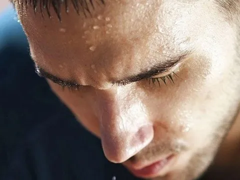 Đổ mồ hôi nhiều: Mầm bệnh nguy hiểm nên bạn nên lưu ý