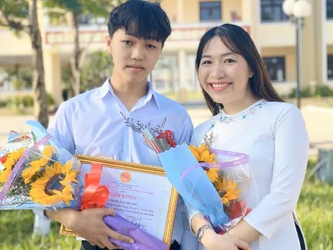 Một học trò nghèo ở xứ Quảng đạt điểm 10 môn văn