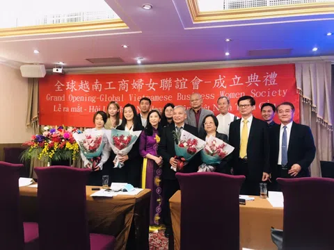 Hội liên hiệp Doanh nhân Phụ nữ Việt Nam tại Đài Loan tiếp sức ATM Oxy TPHCM chống dịch