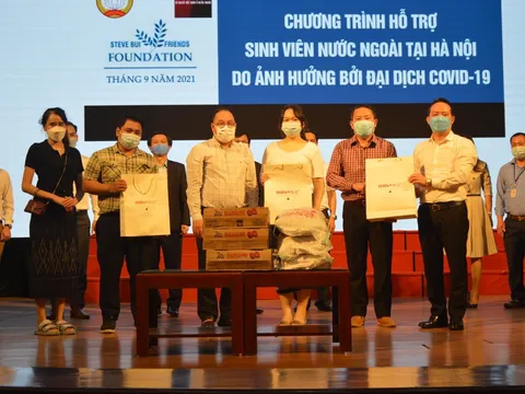 Kiều bào hỗ trợ sinh viên quốc tế tại Việt Nam do ảnh hưởng của đại dịch Covid-19
