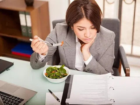 Ăn trưa không đúng cách sẽ gây nguy hại gì cho sức khỏe?