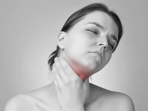 Nuốt khó, nuốt đau có phải là dấu hiệu của bệnh bướu cổ?