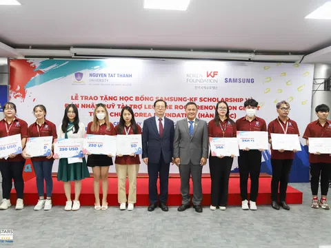 Quỹ học bổng Samsung – KF Scholarship trao học bổng cho sinh viên Trường ĐH Nguyễn Tất Thành